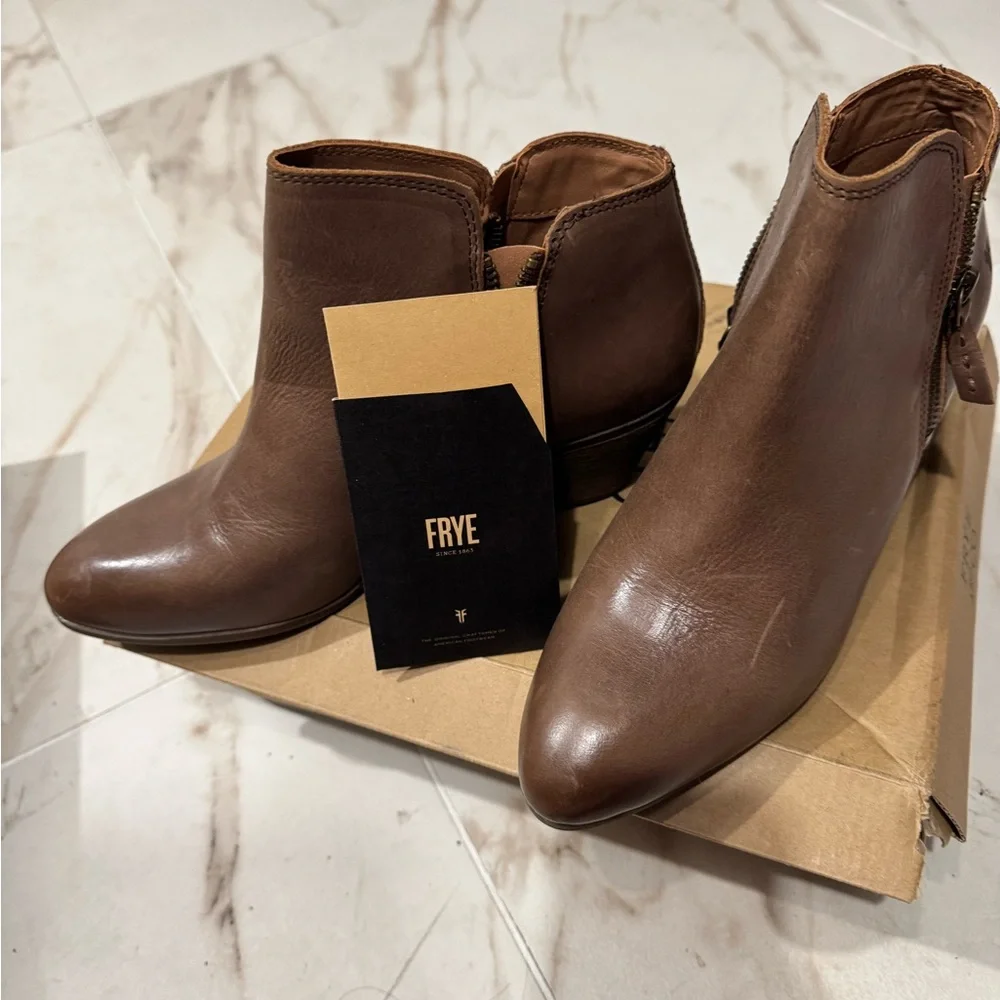 NWT FRYE Brown Leather Double Zip Ankle Boots Booties Size 9